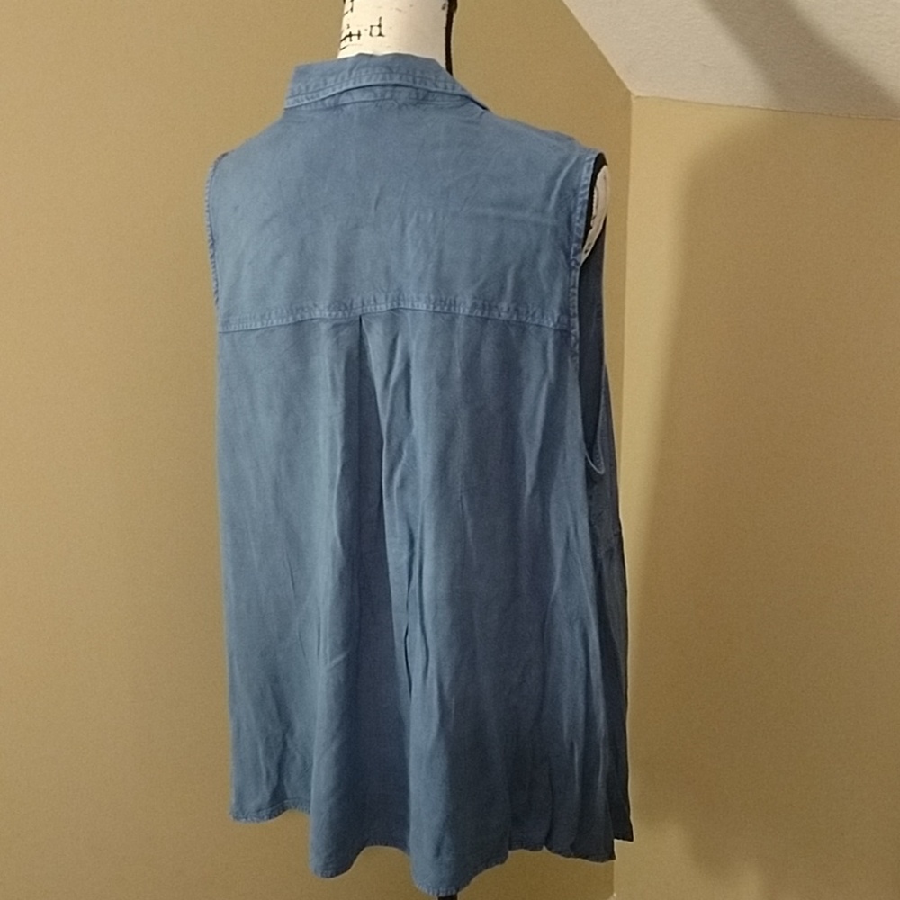 Top - Picture 2 of 2